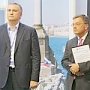 Сергей Аксёнов в Санкт-Петербурге вручил первые пригласительные на Ялтинский международный экономический форум 2017