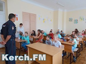 В Керчи полиция рассказала школьникам об опасности наркотиков