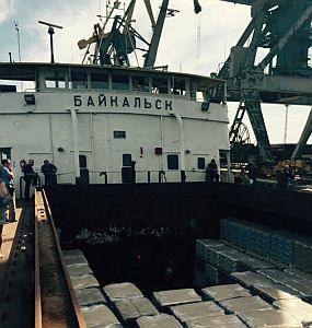 В севастопольский порт пришло первое судно река-море из Волгограда с грузом строительных материалов