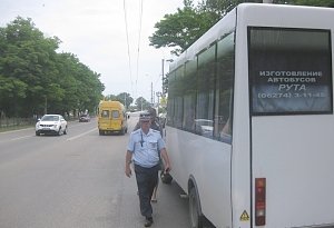 С начала июня сотрудники ГИБДД Керчи проверили более 300 автобусов