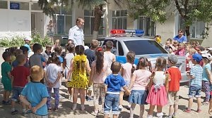 Кировские полицейские напоминают детям о необходимости соблюдении правил дорожного движения