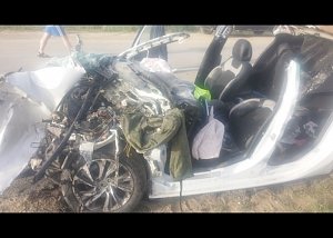 В пятницу на разных трассах Крыма разблокировали два попавших в аварию автомобиля