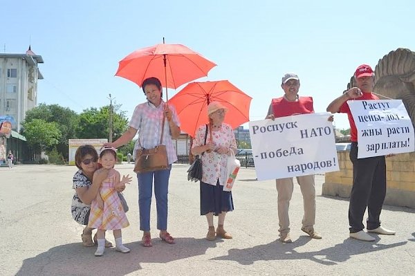 Республика Калмыкия, Элиста: «Нет войне! Нет НАТО!»