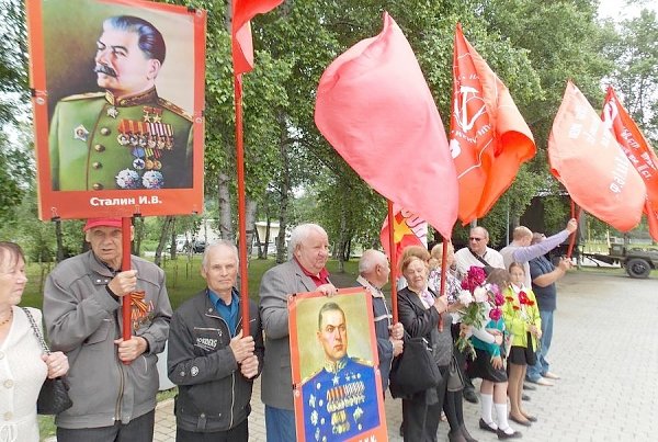 Приморский край. Коммунисты города Артёма приняли участие в митинге по случаю Дня памяти и скорби