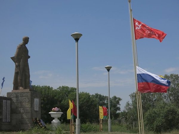 Чувашская Республика. Коммунисты приняли участие в открытии мемориального комплекса «Память» в деревне Ураево Магазь