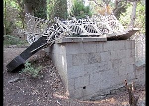 Разрушенная могила Боброва в Алупке будет восстановлена в ближайшее время