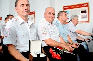 Сотрудников ГИБДД г.Керчи поздравили с 80-летием создания службы
