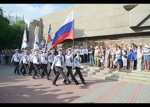 Около 100 призывников ЧФ приняли военную присягу у мемориала защитникам Севастополя