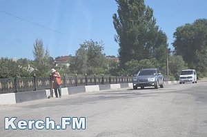 В Керчи в Аршинцево убирают дороги