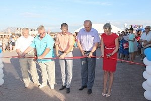 Евгения Добрыня приняла участие в открытии нового благоустроенного пляжа в Сакском районе