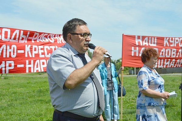 Алтайский край. Коммунисты провели пикет на малой Родине В.М. Шукшина - в Сростках