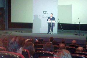 Порошенко сходил на меджлисовское кино и пожалел, что не отдал Крым татарским радикалам