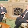 А.Г. Лукашенко вручил Г.А. Зюганову орден Дружбы народов