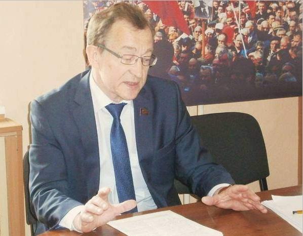 В.Г. Поздняков подал пакет документов, необходимых для регистрации в качестве кандидата в депутаты Госдумы