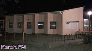 Керчане жалуются на закрытые туалеты по вечерам на набережной