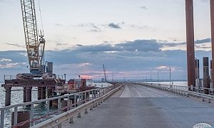 В сети появилось видео проезда по Крымскому мосту