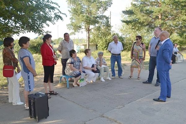 Николай Паршин провел встречи с избирателями в Целинном районе Республики Калмыкия