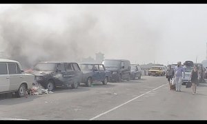 На границе с Крымом сгорели два легковых автомобиля
