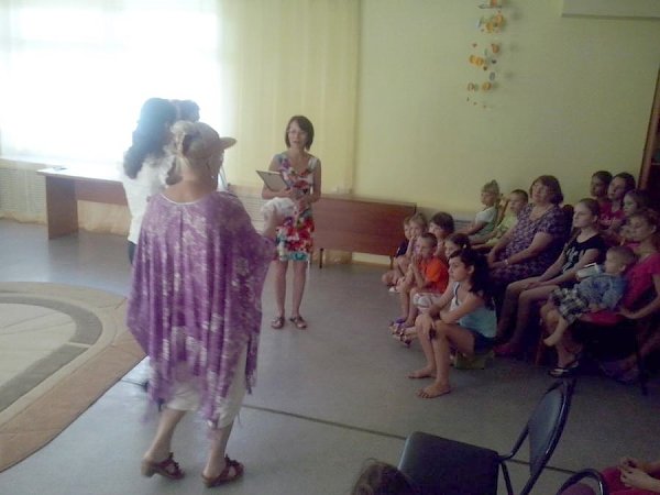 Город Орел. Активисты женского движения «Надежда России» посетили специализированный дом ребенка и кризисный центр помощи женщинам и детям