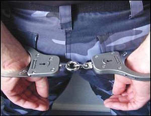 Керченский суд отправил в тюрьму двух инспекторов ДПС – за избиение и разбой