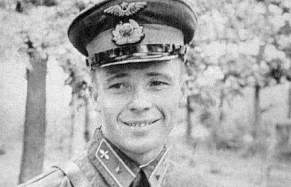 Дата в истории. 7 августа 1941 года 75 лет назад, лётчик Виктор Талалихин впервые в Великой Отечественной войне совершил ночной воздушный таран