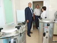 Сергей Аксёнов осмотрел ход ремонтных работ детской инфекционной больницы