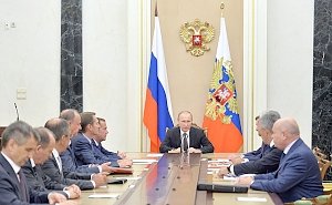 Путин обсудил с членами Совбеза дополнительные меры безопасности в Крыму