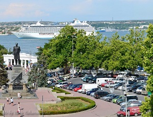В Севастополе на площади Нахимова снова открылась парковка