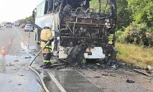 В Крыму загорелся автобус с пассажирами