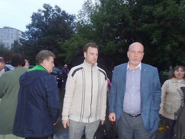 Жители столичного района Зябликово и коммунисты Красногвардейского райкома КПРФ начали сбор подписей за отставку главы управы