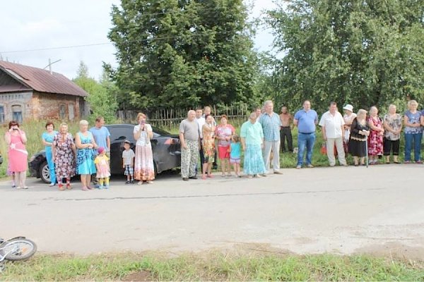 Нижегородская область. Денис Вороненков помог в установке памятника героям, павшим на полях сражений