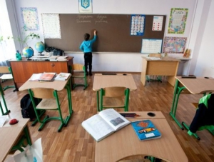 Половина школ Симферополя переходит на двухсменную работу