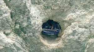 Спасатели провели успешную операцию по извлечению застрявшего в скальном обрыве на Тарханкуте автомобиля (ФОТО, ВИДЕО)