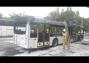 В Столице Крыма во время рейса сгорел новый троллейбус