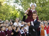 Сергей Аксёнов поздравил школьников с Днём знаний