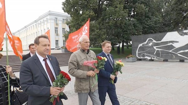 Василий Лановой прибыл в Нижний Новгород поддержать команду КПРФ на выборах