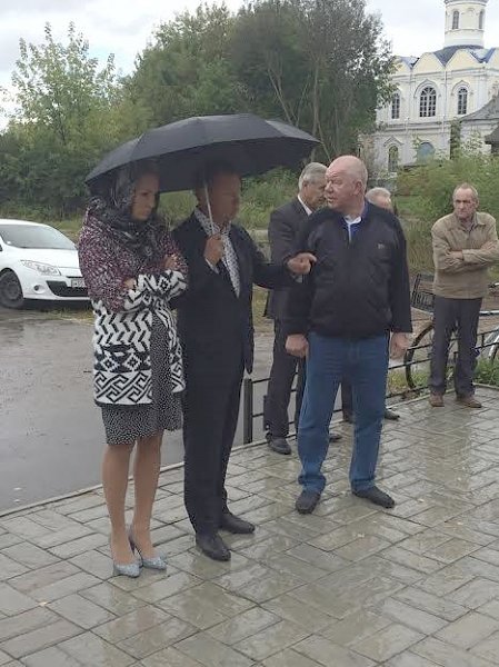 Нижегородская область. Люди пришли на встречу с Денисом Вороненковым не смотря на дождь и запреты властей