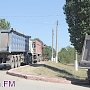 В Керчи на аварийном Аршинцевом мосту грузовики устроили стоянку