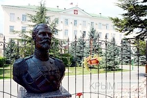 Бюст Николая II появился у входа в прокурорскую часовню в Столице Крыма