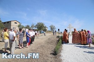 На въезде в Керчь установили Поклонный крест