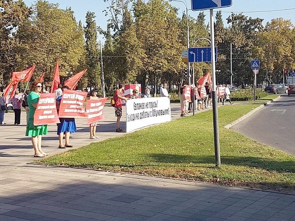 В Краснодаре прошёл пикет в поддержку кандидата от КПРФ Сергея Обухова