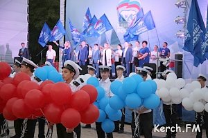В Керчи на площади выступили Аксенов, Поклонская и Константинов