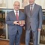 Сергею Гаврилову вручена почётная награда - знак «За вклад в развитие атомной отрасли»