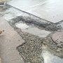 На отремонтированных дорогах после дождя «всплывает» асфальт