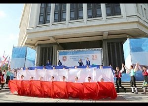 Республика Крым отмечает День Государственного флага и герба