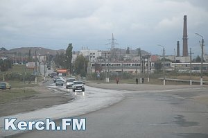 В Керчи возле будущего дома для переселенцев снова течет канализация