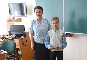 Сотрудники правового отдела МВД по Республике Крым провели профилактическую лекцию для школьников