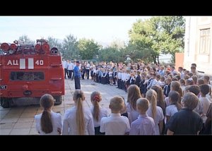 Крымские спасатели рассказали школьникам, как вести себя при пожаре