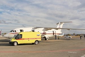 Самолет МЧС России совершает санитарную эвакуацию четырех тяжелобольных детей из Крыма