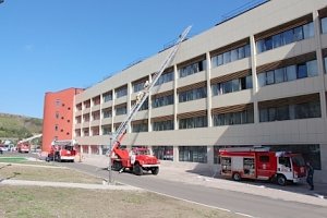 Тренировка по проведению спасательных работ и тушению пожара на здании МДЦ «Артек» прошла успешно